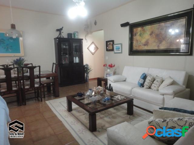 "Oportunidade, amplo apartamento com lazer, 300m da praia!!"