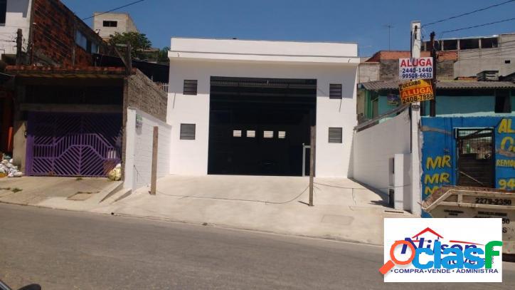 Salão Comercial com 350 m² e 05 vagas de garagem