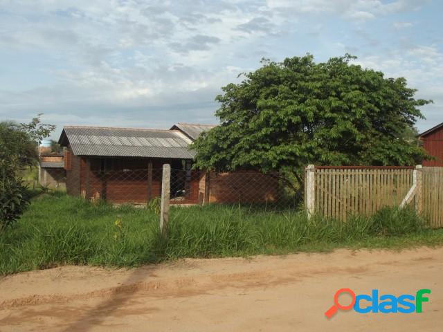 Sitio com 735m², 2 Casas, em Condomínio Fechada, Águas