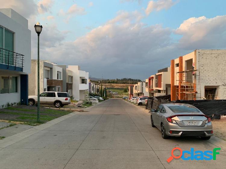 TLAJOMULCO TERRENO PLANO DENTRO DE COTO AL SUR DE LA CIUDAD,