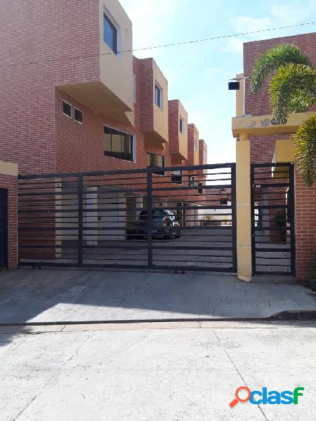 TOWNHOUSE DE 126,95 MTS2 EN EL MANANTIAL, NAGUANAGUA