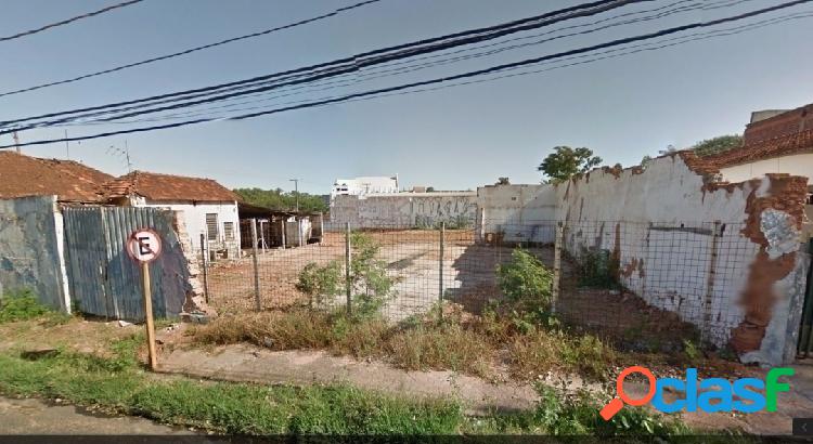 Terreno comercial com 537m² na Vila Falcão