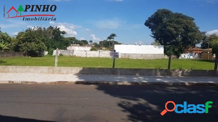 Vende-se terrenos no centro de São Pedro - SP
