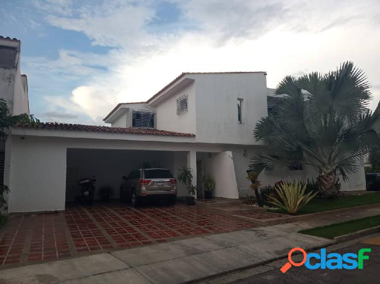 Venta de casa en las clavellinas 389 mt2