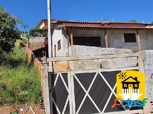 Área total de 640 m².