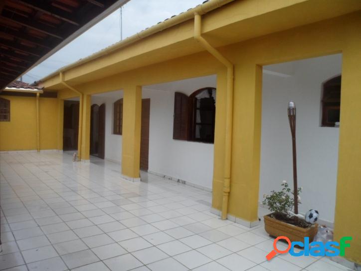 Ótima casa no Poiares em Caraguatatuba - litoral norte.