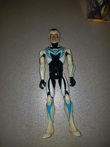 Boneco barato max steel