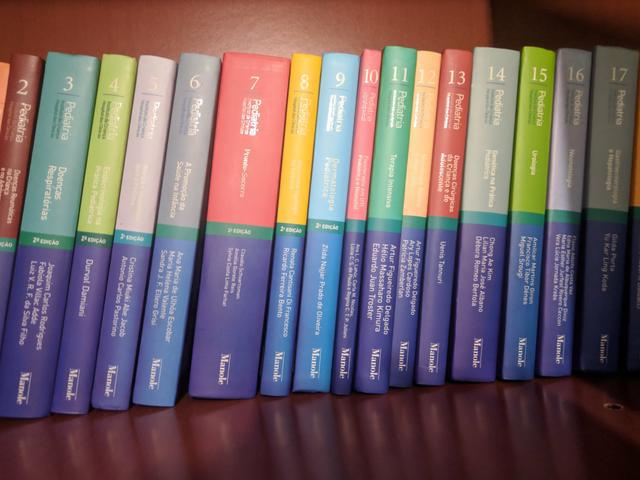 Coleção de 23 livros Pediatria USP