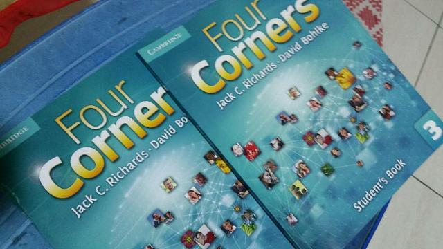Livros de inglês Four corners 3