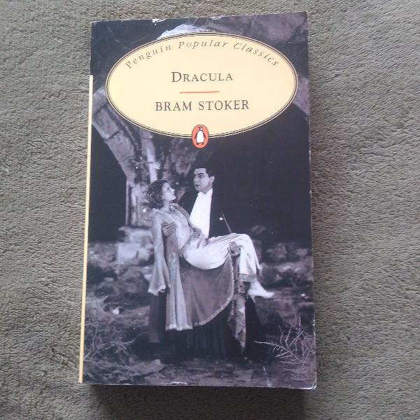 livro Dracula, de Bram Stoker