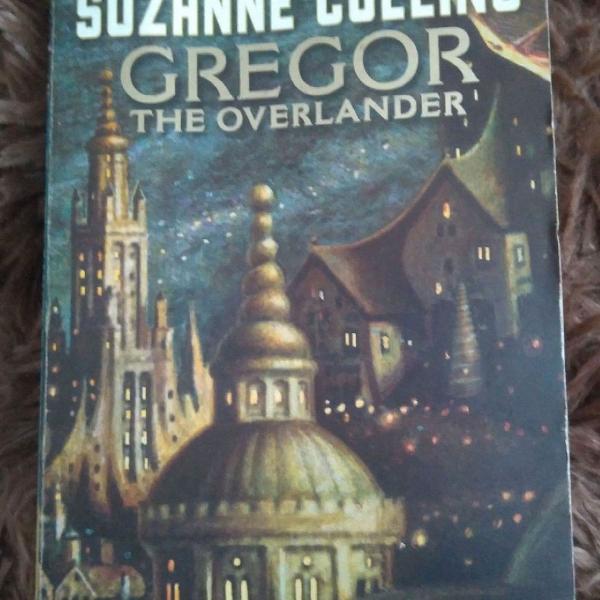 livro Gregor, the overlander, de Suzanne Collins
