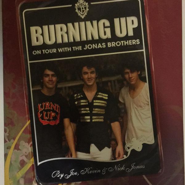 livro burning up jonas brothers importado