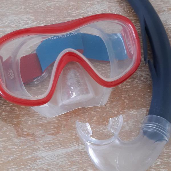 máscara mergulho e tubo snorkeling