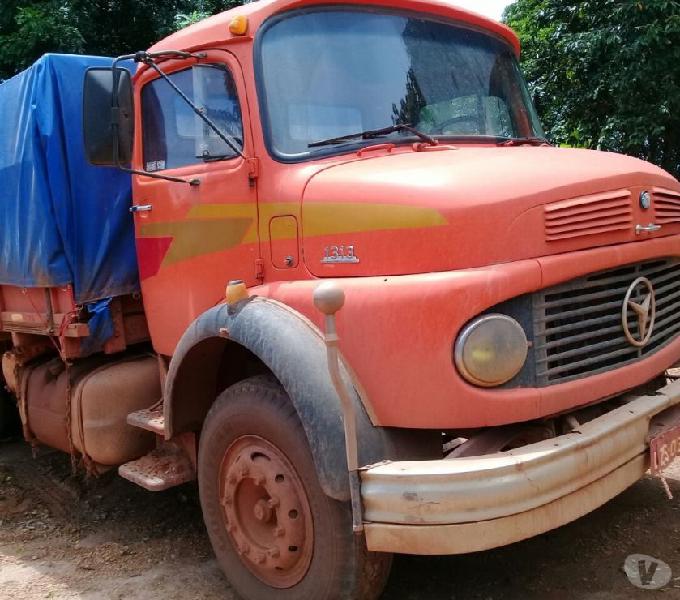 Caminhão graneleiro Mercedes benz 1313