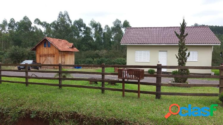 Charmoso sítio em Costa da Serra