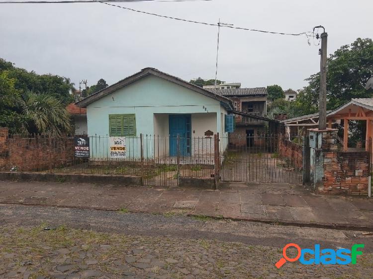 Duas casas no mesmo terreno na Rui Barbosa