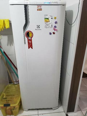 Geladeira Refrigerador Frost Free 323 Litros Electrolux