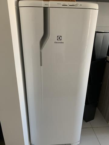 Geladeira eletrolux 240L