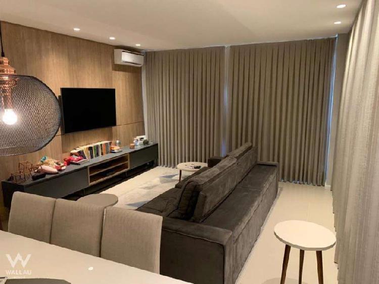 Lindo apartamento, com belos móveis e decoração e em