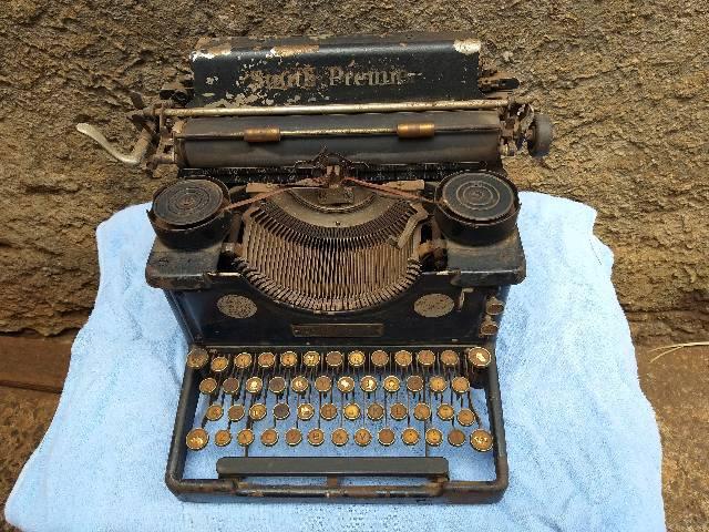 Máquina de escrever antiga. Smith Premier