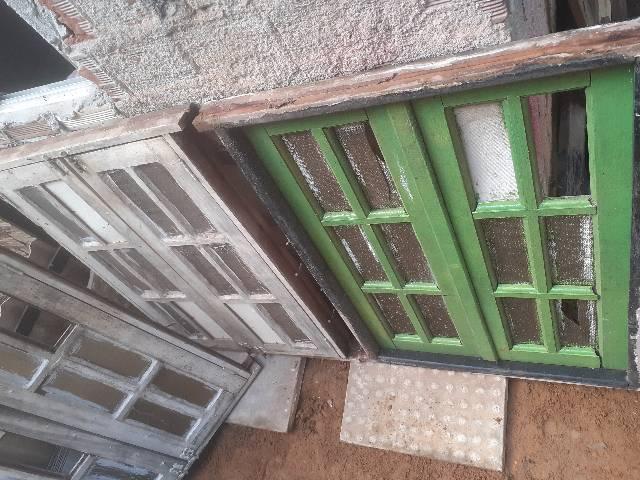 Porta e janelas de madeiras