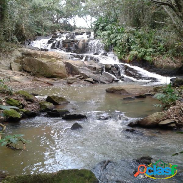 Sítio com cachoeira em Piedade