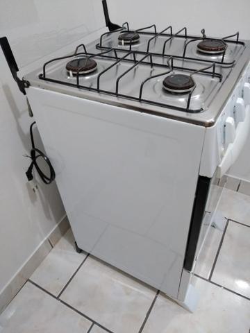 Vendo fogão 4 bocas 180 pra vender rápido