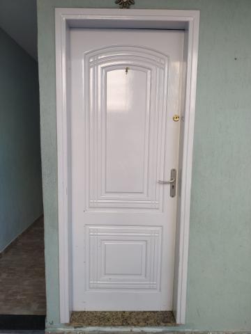 Vendo porta de madeira laqueado na cor branco