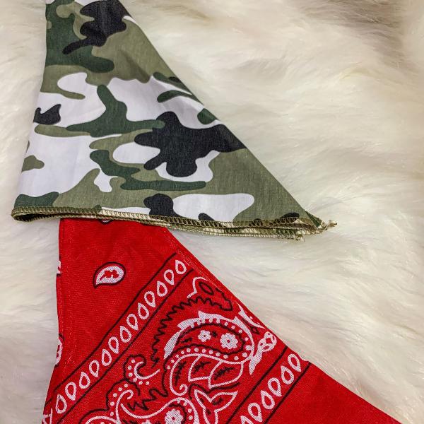 bandana para cachorro camuflada ou vermelha
