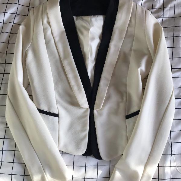 blazer off-whife e preto