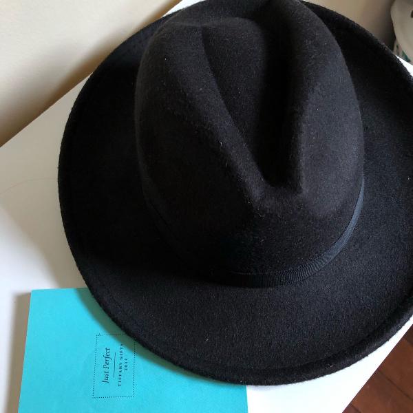 fedora preto