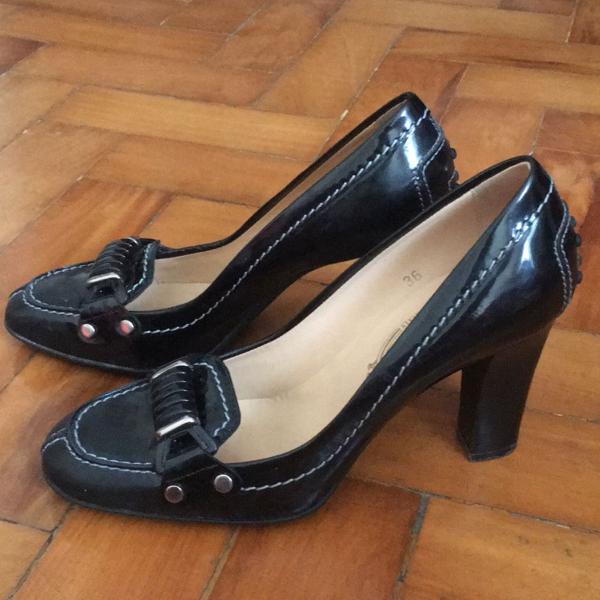 scarpin preto de couro envernizado da tods tamanho 36