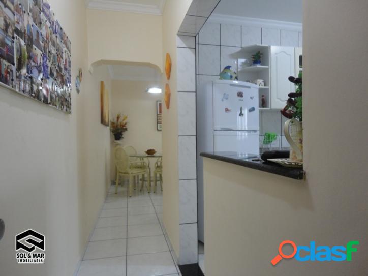 APARTAMENTO COM SACADA, LADO PRAIA