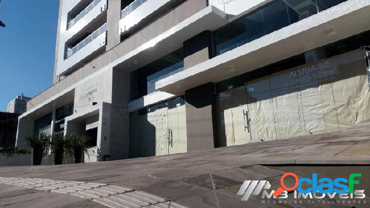 Ampla sala comercial