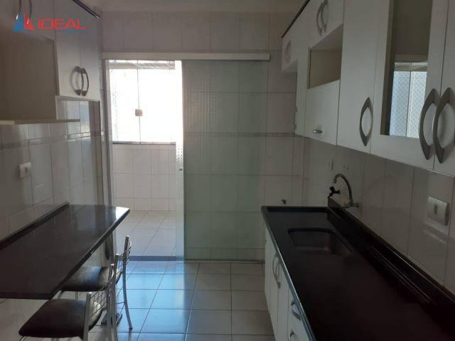 Apartamento com 3 dormitórios para alugar, 73 m² por R$