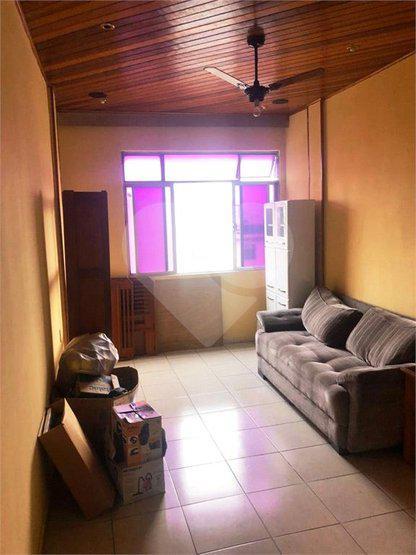 Apartamento na Vila da Penha, claro e arejado.