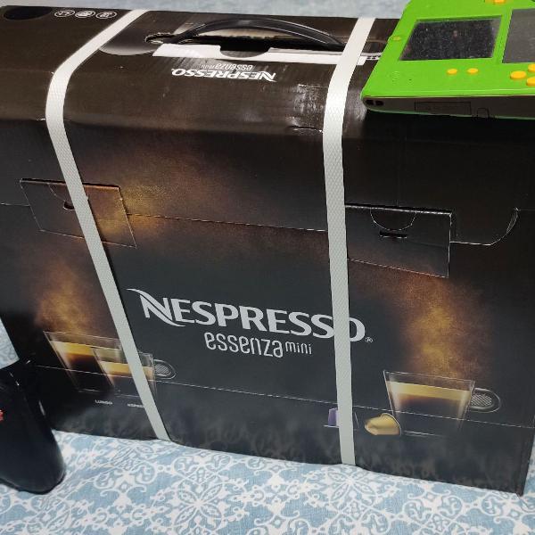 Cafeteira Nespresso Essenza Mini C30