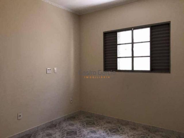 Casa com 2 dormitórios para alugar, 140 m² por R$