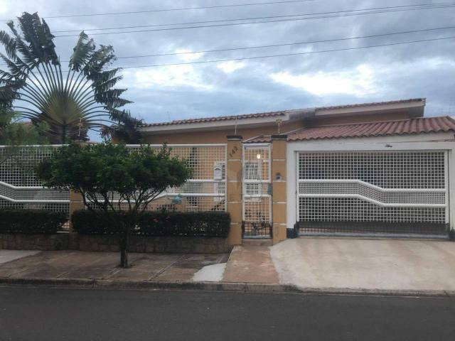 Casa com 3 dormitórios à venda, 194 m² por R$ 550.000,00