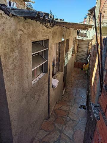 Casa área livre porém porta de rua