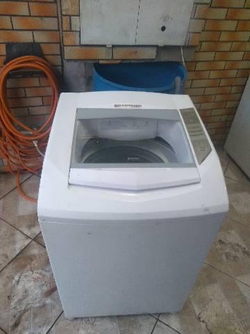 Máquina de lavar roupa Brastemp 10 kgs funcionando