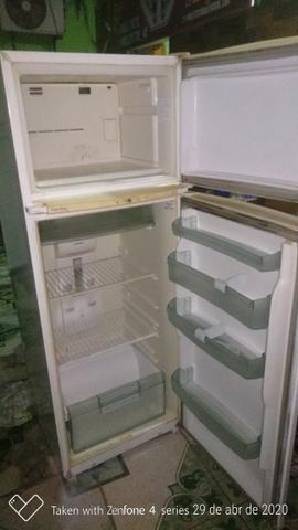 Vendo essa geladeira Brastemp fros free funcionando super