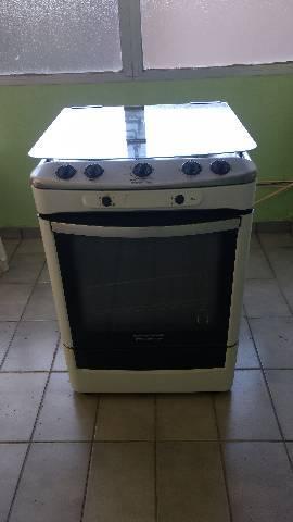 Vendo fogão Brastemp funcionando perfeitamente por $ 250,00