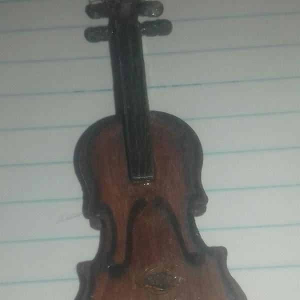 chaveiro de violino de madeira. raridade