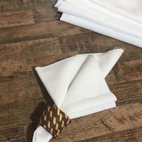 guardanapos de tecido branco