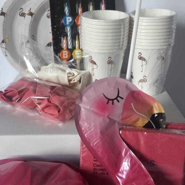 kit descartáveis e decoração para festa - flamingo