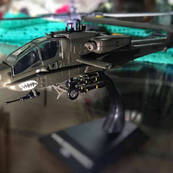 miniatura helicóptero mcdonnell apache