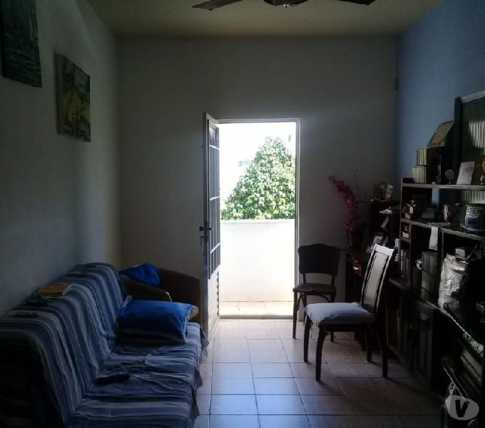 Vendo casa 34 com suíte, varanda, 1°andar, na Boca do Rio