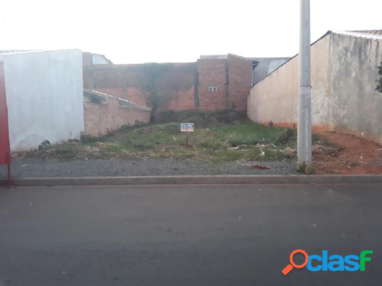 Terreno plano e encaixado com 180m² no Santa Edwiges