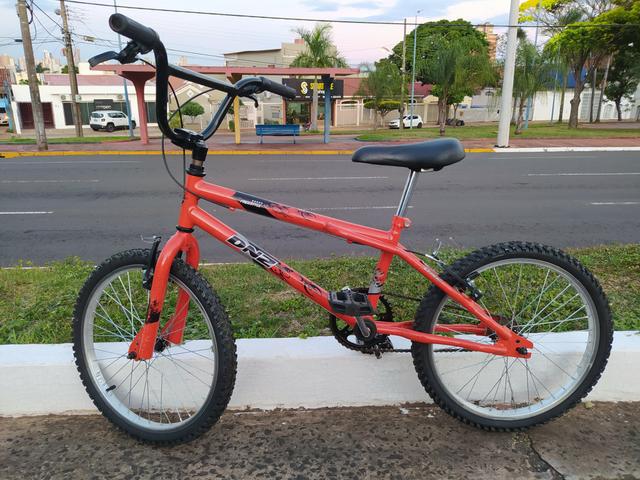 Bicicleta infantil aro 20 semi nova